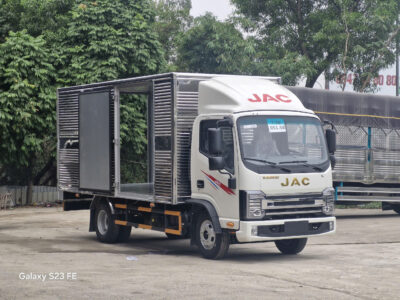 JAC N350S Pro E5 3.5 Tấn Thùng Kín 4.5m Máy Cummins (Mỹ)
