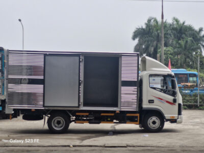 JAC N350S Pro E5 3.5 Tấn Thùng Kín 4.5m Máy Cummins (Mỹ)