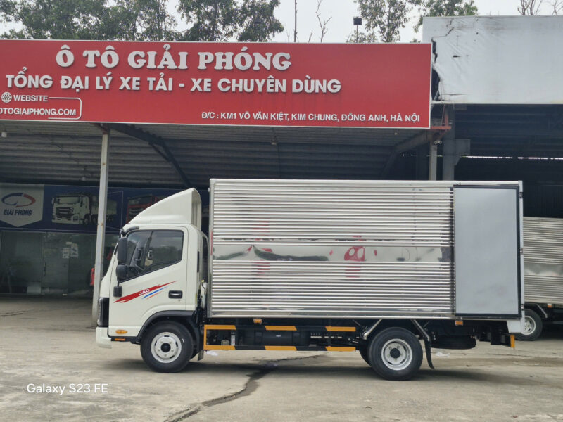 JAC N350S Pro E5 3.5 Tấn Thùng Kín 4.5m Máy Cummins (Mỹ)