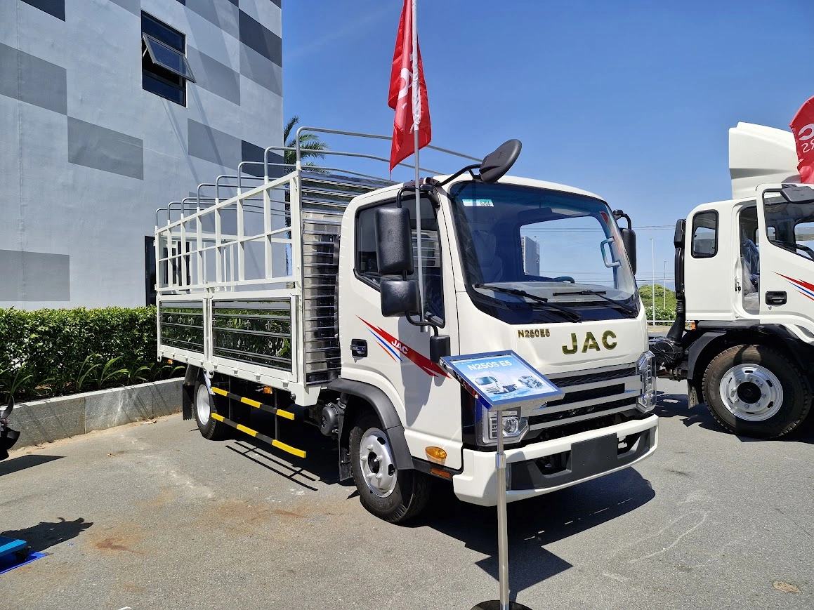 Jac N350S E5 thùng bạt