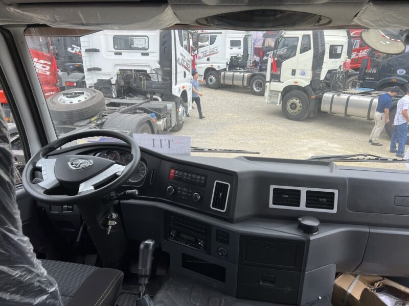 Đầu Kéo Faw 1 cầu 260 HP Nhập Khẩu